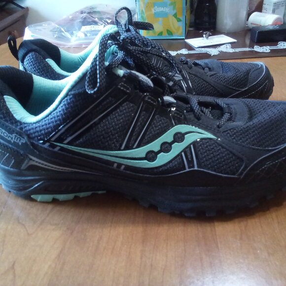 Like New Saucony Excursion Black Womens Sneakers 12 Wide - Picture 5 of 11